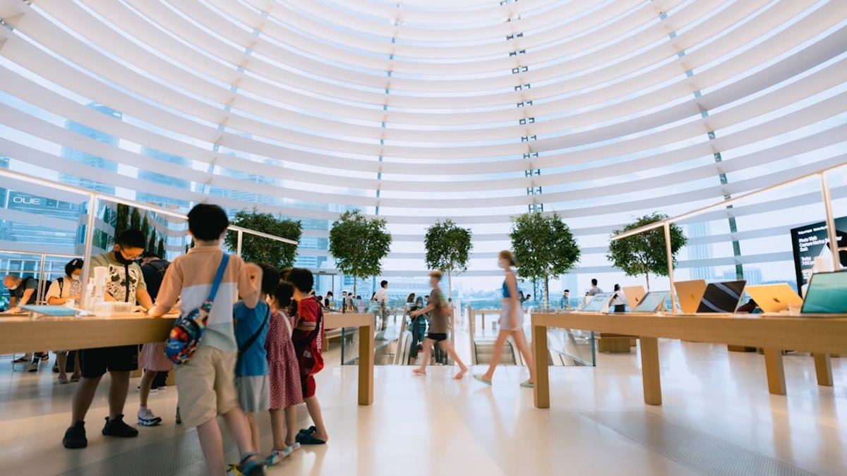 賑わうアップルストアの店内